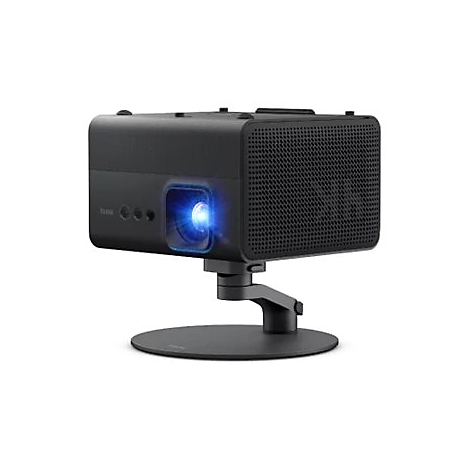 Projecteur noir avec faisceau de lumière bleu, sur support sombre, sur fond blanc.