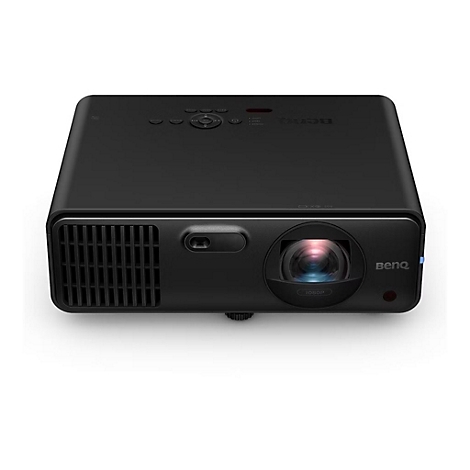 Schwarzer BenQ Projektor, Frontalansicht. Auf der Linse steht 1080P. Logo und Bedienelemente sind sichtbar.