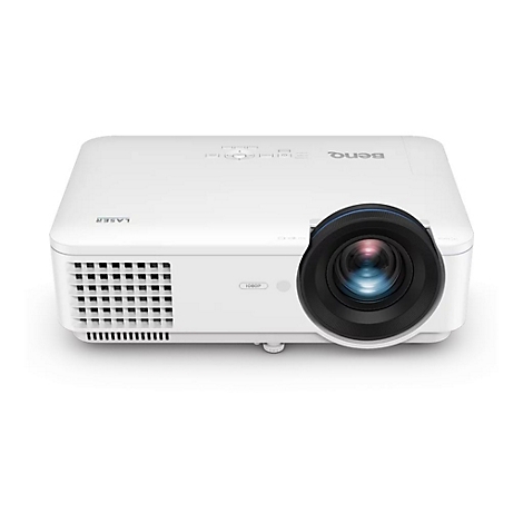 Ein weißer Beamer mit schwarzer Linse. Auf der Oberseite steht „BenQ“, seitlich „LASER“ und „1080P“.