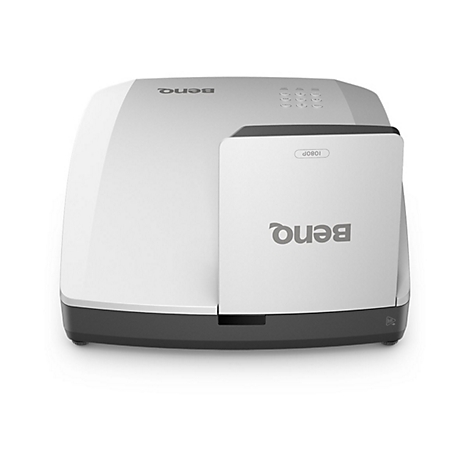 Ein weißer Beamer mit grauen Akzenten. Oben das BenQ Logo, seitlich 1080P Schriftzug.