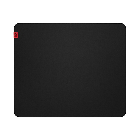 Un tapis de souris noir aux coins arrondis. En haut à gauche, un rectangle rouge avec du texte blanc.