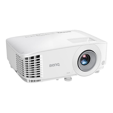 Weißer BenQ XGA-Projektor mit Objektiv auf der rechten Seite, isoliert vor weißem Hintergrund.
