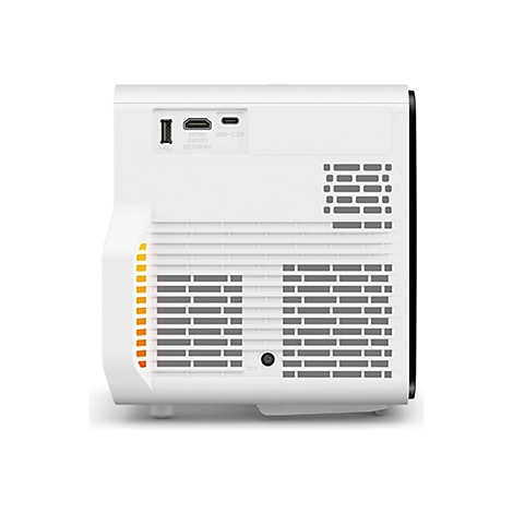 Weißer Projektor mit Anschlüssen, darunter HDMI und USB-C. Seitlich gelbe und orangefarbene Lichtleiste.
