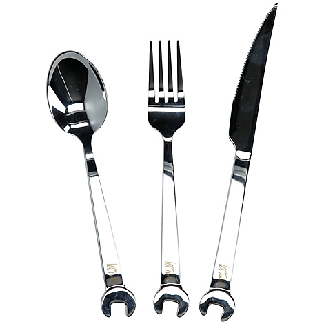 Besteck-Set aus poliertem Stahl. Messer, Gabel und Löffel haben einen Schraubenschlüssel am Griff.