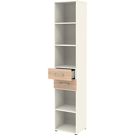 Haute armoire blanche avec des étagères ouvertes et deux tiroirs en bois. Le tiroir supérieur est ouvert.