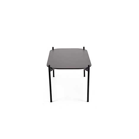 Donkergrijze rechthoekige tafel met zwarte metalen poten, tegen een witte achtergrond.