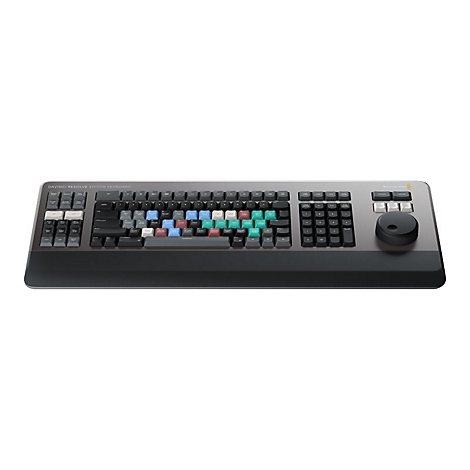 Schwarze DaVinci Resolve Editor Tastatur mit farbigen Tasten und integriertem Suchlaufregler auf weißem Grund.