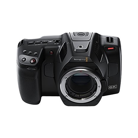 Schwarze Blackmagic Pocket Cinema Camera 6K, Frontansicht, vor weißem Hintergrund.