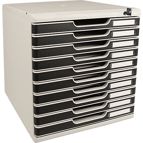 Armoire beige avec plusieurs tiroirs noirs, chacun avec une étiquette blanche. Une serrure est en haut.