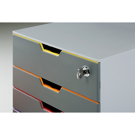 Classeur gris avec des accents colorés, une clé est dans la serrure.