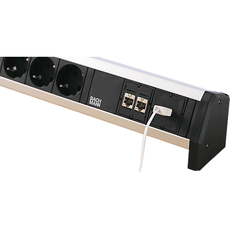 Multiprise avec prises, connexions LAN et câble de chargement USB. Couvercles noirs, boîtier argenté, marque BACHMANN.