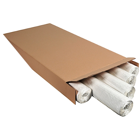 Boîte en carton avec plusieurs rouleaux de papier blanc.