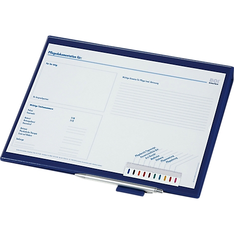Blauw documentatiepad met pen en gekleurde markeringen. Opschrift: Verpleegdossier. Velden voor informatie, notities en diagrammen.