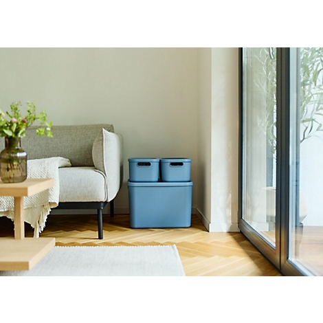 Boîte de rangement bleu-gris avec couvercle. Dimensions et volume sont indiqués.