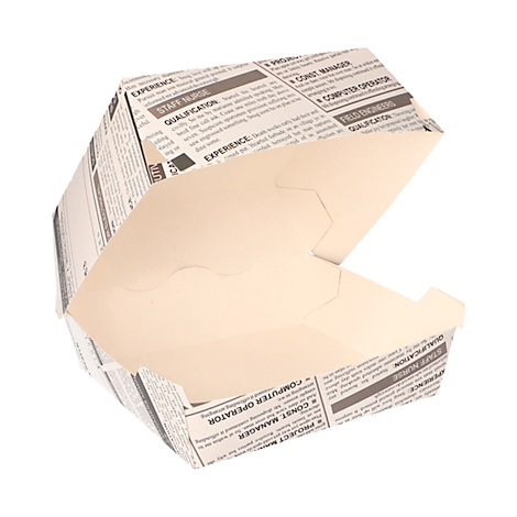 Boîte en carton ouverte imprimée avec des publicités de journaux. Intérieur beige, extérieur noir et blanc.
