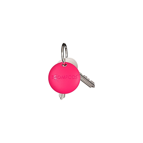 Pendentif rond rose avec le texte 'BOOMPODS' sur un porte-clés à côté de deux clés.