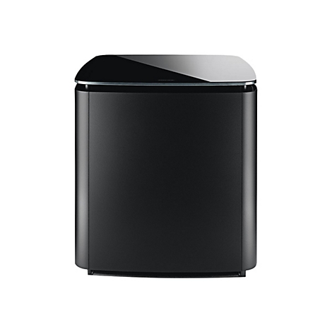 Schwarzer, quaderförmiger Subwoofer mit glänzender Glasoberfläche auf weißem Hintergrund.