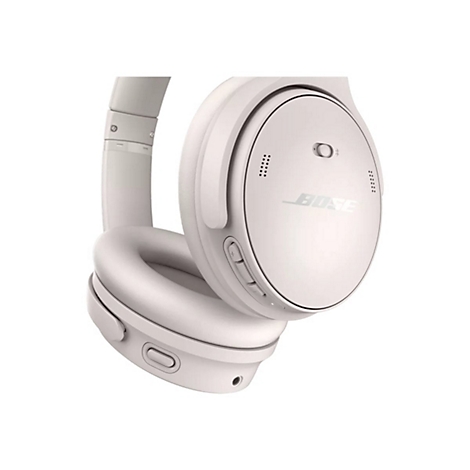 Nahaufnahme der rechten Ohrmuschel eines beigen Bose Over-Ear-Kopfhörers mit sichtbaren Bedientasten.