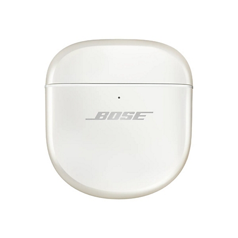 Geschlossenes, weißes Bose Ladecase für Kopfhörer mit dezentem Logo auf der Vorderseite.