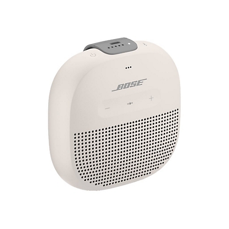 Kompakter, beiger Bose Bluetooth-Lautsprecher vor weißem Hintergrund mit Tasten und Lautsprechergitter.