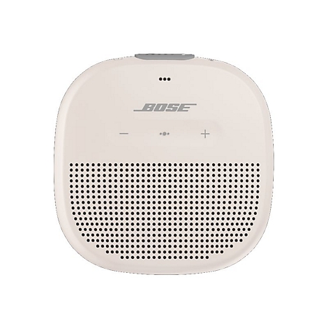 Beiger, quadratischer Bose Bluetooth-Lautsprecher mit abgerundeten Ecken und zentralem Logo vor weißem Hintergrund.