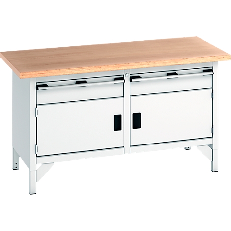 Werkbank met lichtbruin houten blad, witte behuizing, twee lades en twee deuren.