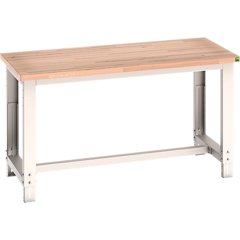 Werkbank met houten blad en wit metalen frame. Het blad is van hout, de poten zijn van metaal. De werkbank staat voor een witte achtergrond.