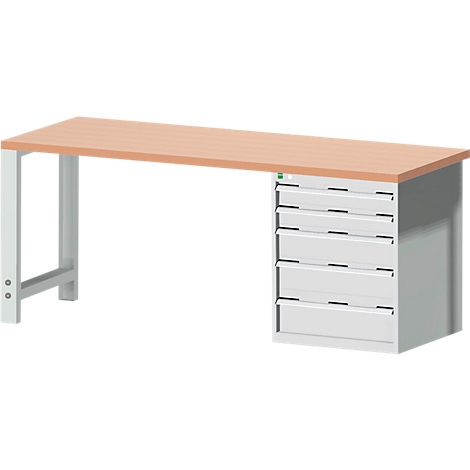 Werkbank met licht houten blad en witte lades.