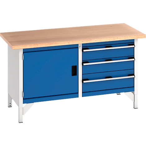 Werkbank mit Holzarbeitsplatte, blauen Schubladen und Schrank.