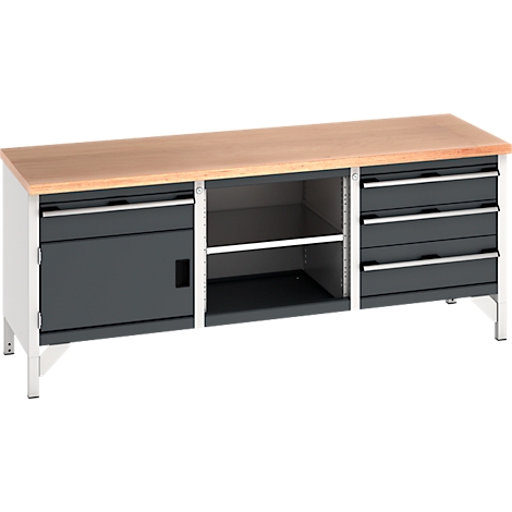 Werkbank mit Holzplatte, grauen Schubladen und Schranktüren sowie weißen Beinen.