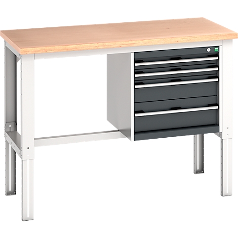 Werkbank mit Holzplatte, grauem Schubladenschrank und hellen Beinen.