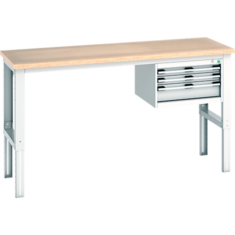 Werkbank mit Holzplatte, Stahlgestell und Schubladenelement. Unter der Platte sind drei Schubladen angebracht.