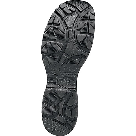 Gros plan de la semelle d'une chaussure de travail noire avec une bande de roulement profonde.