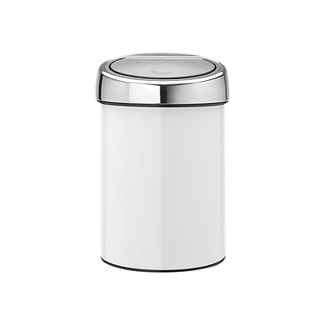 Weißer zylindrischer Mülleimer mit glänzendem Chrom-Schwingdeckel vor weißem Hintergrund.