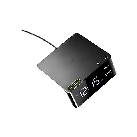 Schwarzer Braun Digital-Wecker in Schrägansicht mit leuchtender Zeitanzeige.