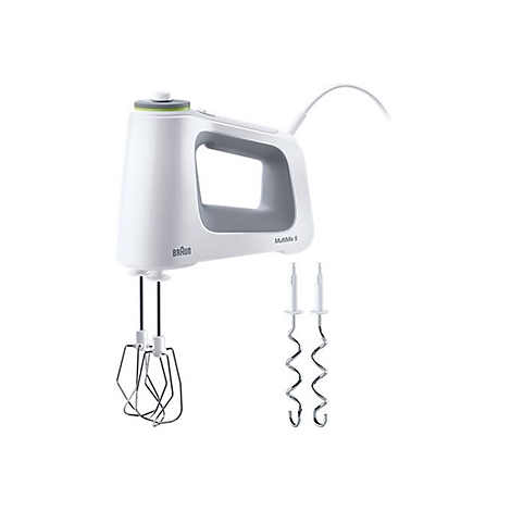 Weißer Braun MultiMix 5 Handmixer mit montierten Rührbesen und zwei daneben liegenden Knethaken vor weißem Hintergrund.