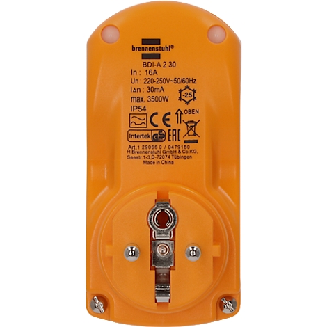Adaptateur orange, dos avec données techniques et marquage CE. Écriture noire: brennenstuhl, BDI-A 2 30, 16A, 3500W, IP54.