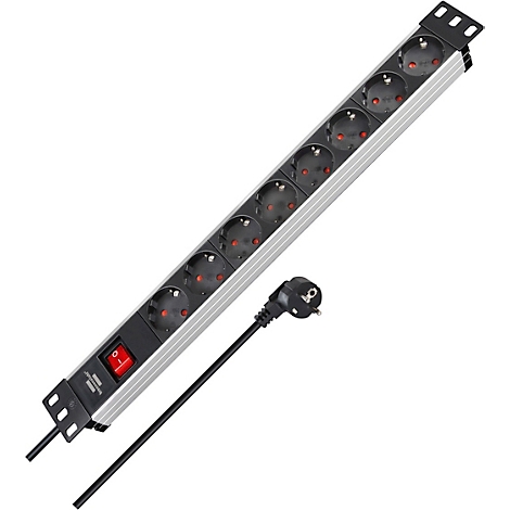 Een zilveren stekkerdoos met acht stopcontacten, een rode schakelaar en een zwarte kabel.