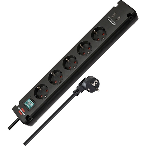 Schwarze Mehrfachsteckdose mit fünf Steckdosen, USB-Anschlüssen und einem Ein-/Ausschalter, Stecker mit Kabel daneben.