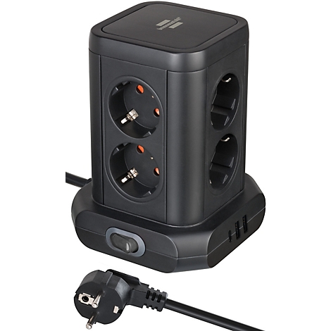 Zwarte torenvormige multi-socket outlet met meerdere stopcontacten, schakelaar en stekker.