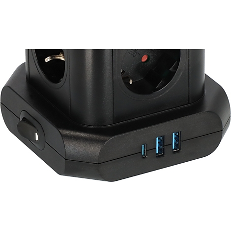 Zwarte meervoudige contactdoos met USB-poorten. De aan/uit-schakelaar is zichtbaar, daarnaast drie USB-poorten.
