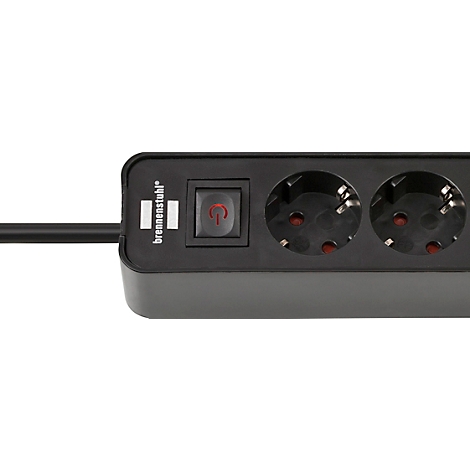 Detailopname van een zwart stopcontact met twee stopcontacten, een verlichte aan-uitschakelaar en de merknaam.