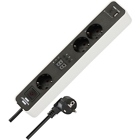 Meervoudig stopcontact met stekker. Witte behuizing met zwarte balk. Stopcontacten, schakelaar, USB-poort en display.