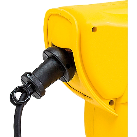 Gros plan : boîtier jaune, fiche noire insérée dans la prise.
