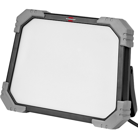 Un projecteur LED rectangulaire avec un cadre gris et des protecteurs d'angle ; la lumière est allumée.