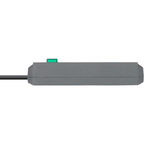 Grauer Adapter mit grünem Knopf. Ein Kabel ist angeschlossen.