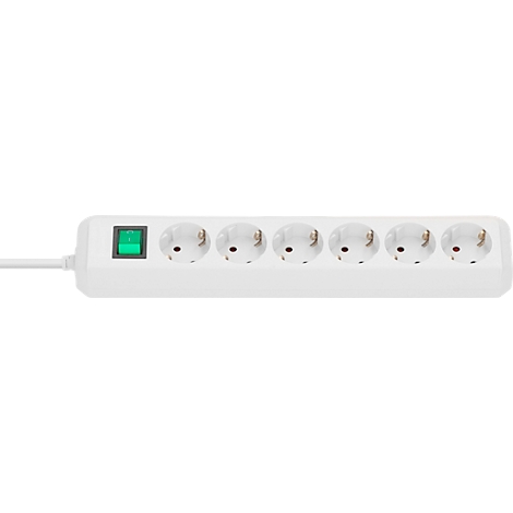Weiße Steckdosenleiste mit sechs Steckdosen, grünem Ein- und Ausschalter und weißem Kabel.