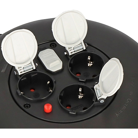 Schwarze Kabeltrommel mit Stecker und Griff. Detailaufnahme der Seite mit Stecker.