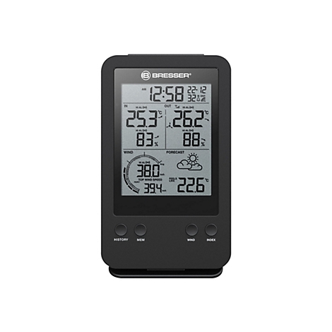 Schwarze Bresser Wetterstation mit digitalem Display zeigt Temperatur, Luftfeuchtigkeit, Windgeschwindigkeit und Wetter.