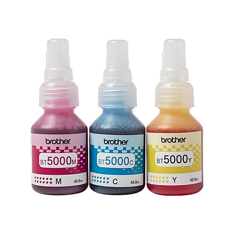 Drei Tintenflaschen in Magenta, Cyan und Gelb. Auf jeder Flasche steht 'brother', die Produktbezeichnung und die Füllmenge.